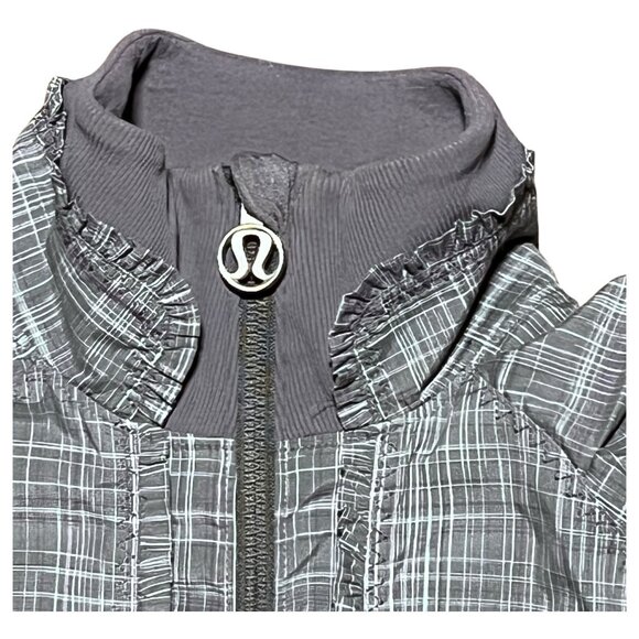 Lululemon Jacket Womens Sz 4 Gray Plaid Ruffle Pockets Logo Ahead Of The Curve - Picture 3 of 11